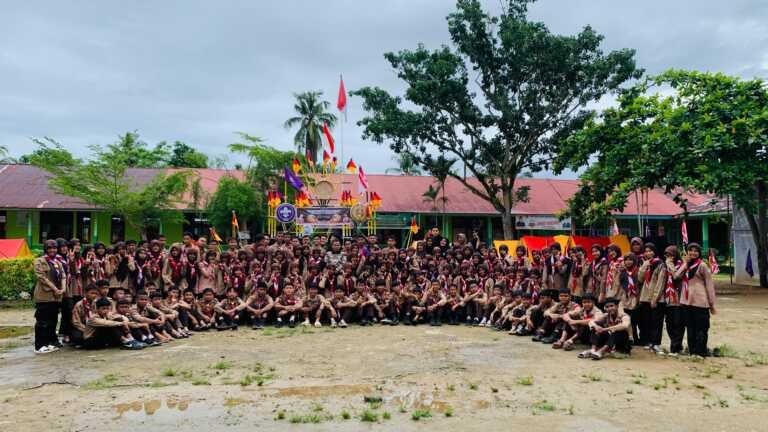 MTsN 4 Pesisir Selatan : Kenaikan Tingkat Pramuka Penggalang Pramuka MTsN 4 Pesisir Selatan