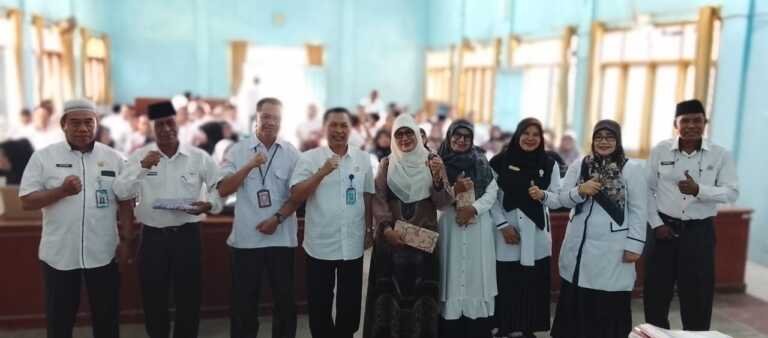 Kadis Pendidikan Pasaman Gunawan ,lepas para guru tunaikan ibadah haji ,