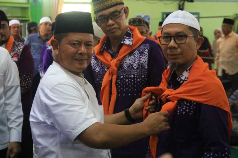 137 CJH Pasaman kloter 13,dilepas Bupati Pasaman Sabar AS ,Bupati terpilih Welly Suheri dan ribuan warga turut hadir menyaksikan