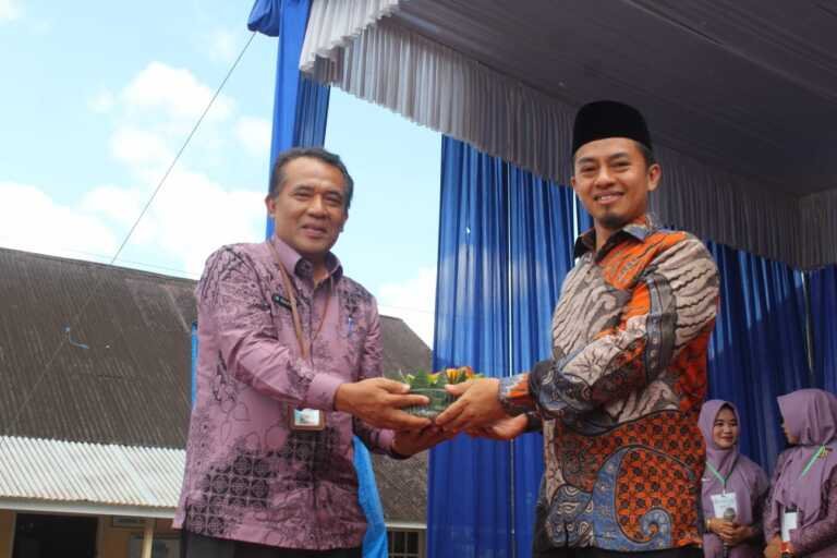 Perdana dilaksanakan , SMP I N Lubuksikaping gelar Gebyar Prestasi 2025, dibuka langsung Ketua DPRD Pasaman Nelfri Afandi