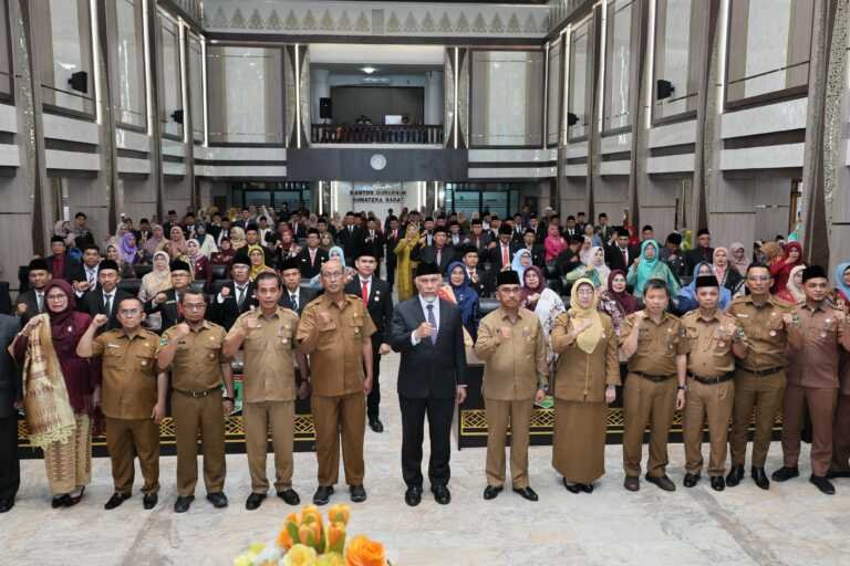 Gubernur Mahyeldi Melantik 87 Kepala Sekolah SMA/SMK/SLB se Sumbar