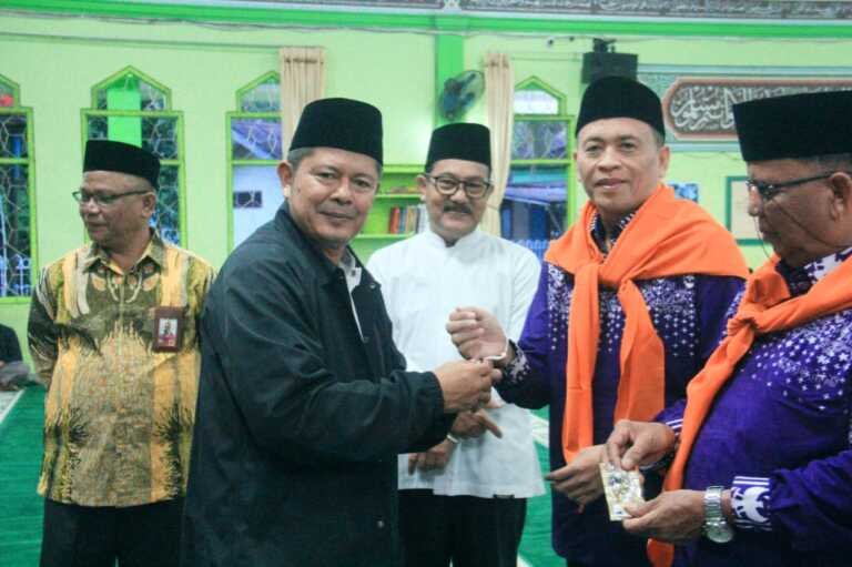 Dihadiri Bupati Pasaman Terpilih Welly Suheri,Sekda Teguh Supriyanto Lepas Keberangkatan JCH Pasaman Ke Tanah Suci