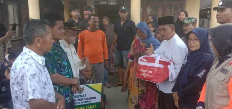 Respon cepat , Wabup Pasaman Parulian langsung tinjau kebakaran di dua titik di Pasaman