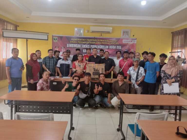 Kadis Perindag Sumbar Tutup Bimtek Perbengkelan Roda Dua Kota Bukittinggi