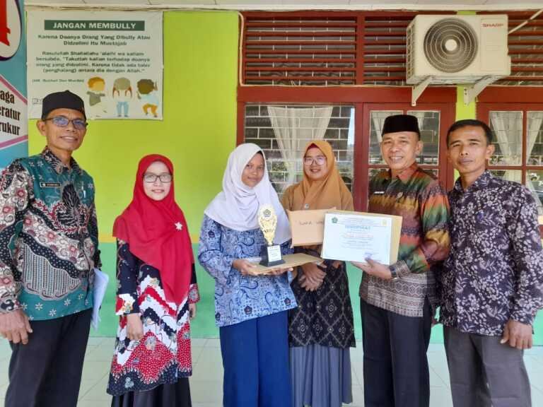 MTsN 4 Pessel Gelar Penerimaan Rapor Semester Genap 2024-2025