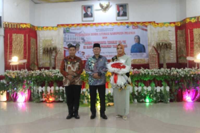 Bupati Pasaman Welly Suhery Buka Lomba Bercerita Tingkat SD/MI, sekaligus kukuhkan Ny Lusiana menjadi Bunda Literasi
