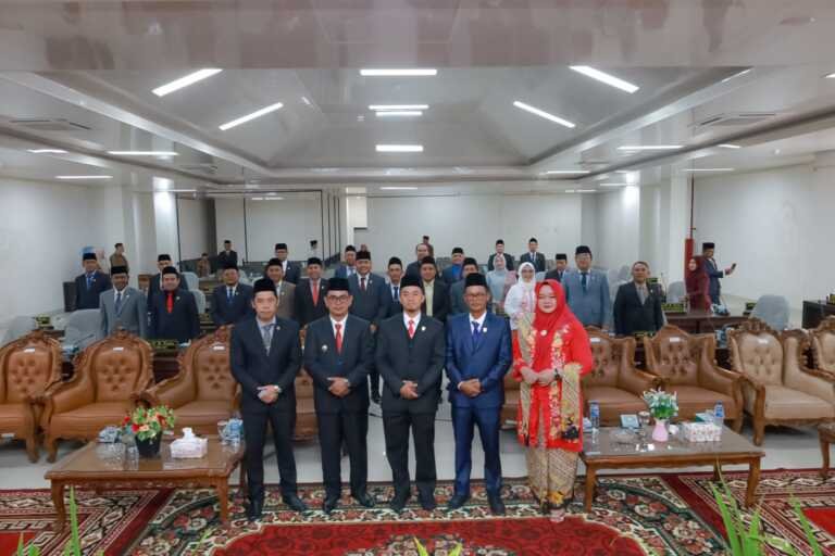 Ketua DPRD Pasaman Nelfri Affandi Pimpin Sidang dengar Pidato Kenegaraan Presiden dalam rangka HUT RI ke 80