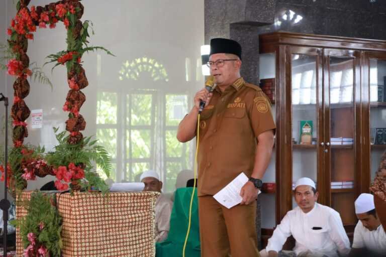 Hadiri Maulid Nabi Muhammad , Bupati Welly disambut haru jamaah Masjid Nurul Iman Panti