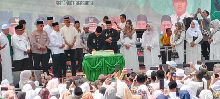 Peringatan hari jadi Pasaman ke 80 , Tablikh Akbar Ustad Ucay Batubara jamaah membludak