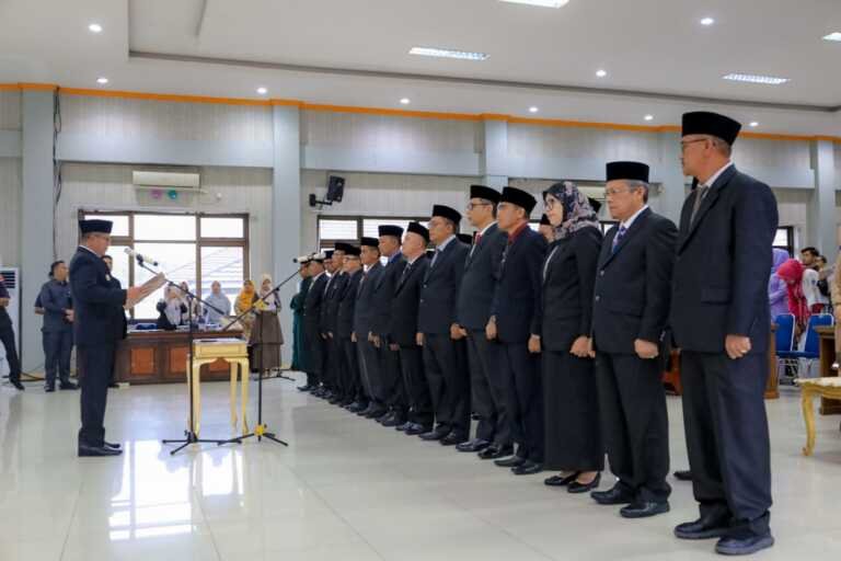 Wujudkan Kinerja Terukur, Bupati Welly Suhery Ambil Sumpah 22 Pejabat di Lingkungan Pemerintah Daerah Kabupaten Pasaman