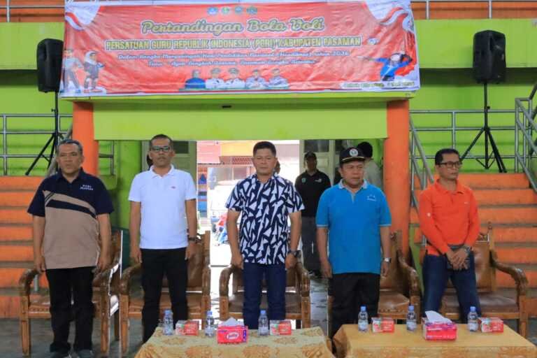 Peringati hardiknas ,Bupati Welly Suheri buka turnamen volly Ball PGRI Pasaman