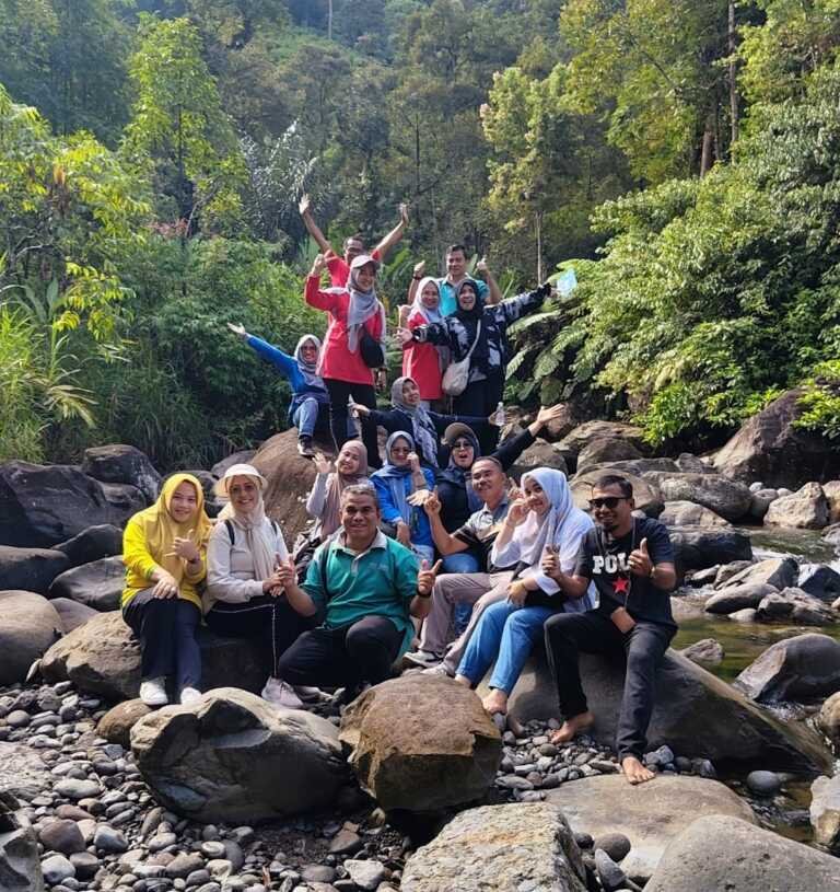 UPTD Logam Disperindag Sumbar Gelar Olahraga Wisata Alam ke Sarasah Nyak Gariang