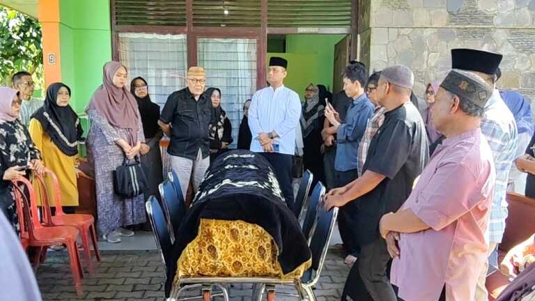 Keluarga Besar Dinas Perindustrian dan Perdagangan Provinsi Sumatera Barat Berduka Cita