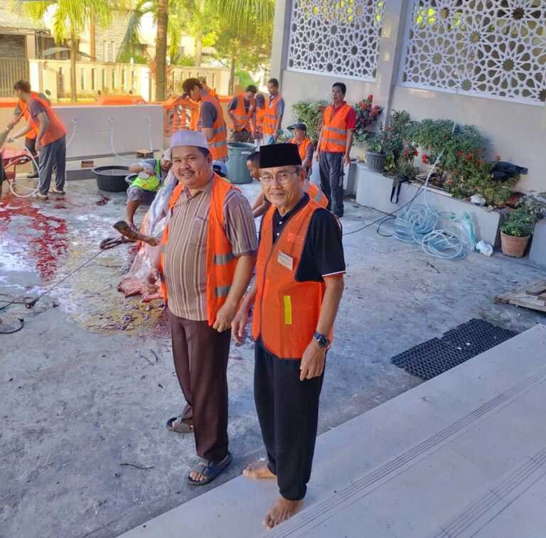 Masjid Darul Ulum Unand Blok B Ulu Gadut Sembelih 24 Sapi & 1 Kambing Qurban, Daging Dibagikan ke Warga Sekitar