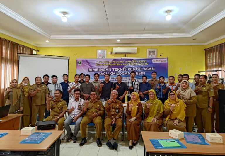 Kadisperindag Sumbar Novrial Buka Bimtek Pengelasan Bagi IKM Logam Mesin