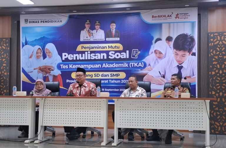 Kepala Dinas Pendidikan Provinsi Sumatera Barat Buka Kegiatan Penulisan Soal Kelas 6 dan Kelas 9 Tahun 2026